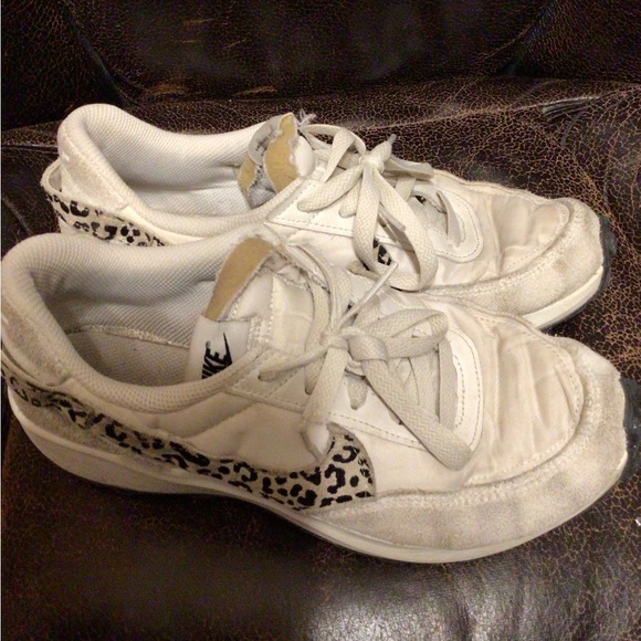 Nike Leopard Print Sneakers Size 8 - Picture 3 of 6